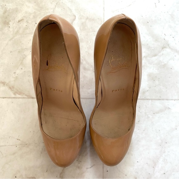 $875 Christian Louboutin Made in Italy Bianca Tan Patent Leather Pump Heels Sz 8 - Picture 4 of 13